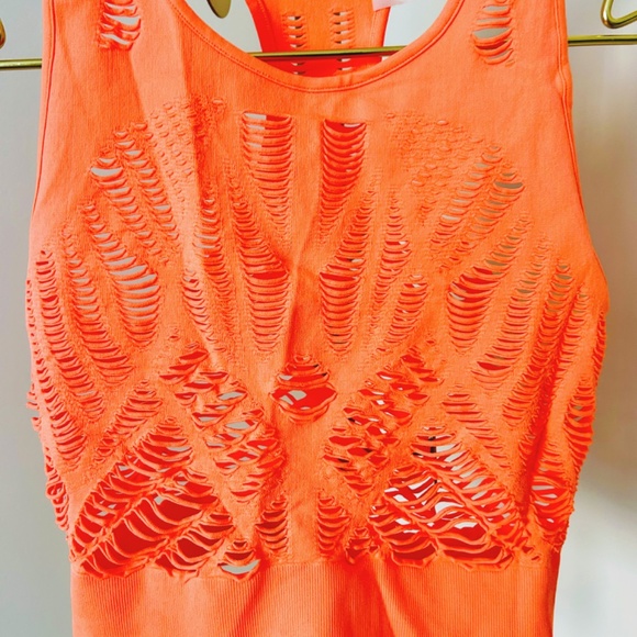 Alo Yoga Vixen Fitted Crop Tank orange Cutout - Picture 2 of 4